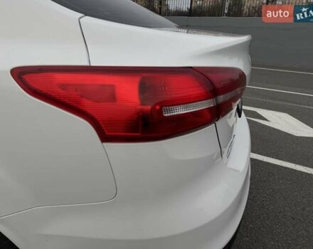 Белый Форд Фокус, объемом двигателя 2 л и пробегом 205 тыс. км за 8300 $, фото 41 на Automoto.ua