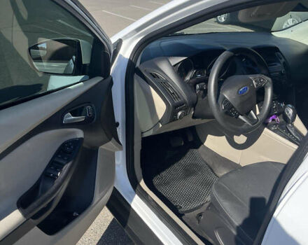 Белый Форд Фокус, объемом двигателя 2 л и пробегом 188 тыс. км за 6900 $, фото 9 на Automoto.ua