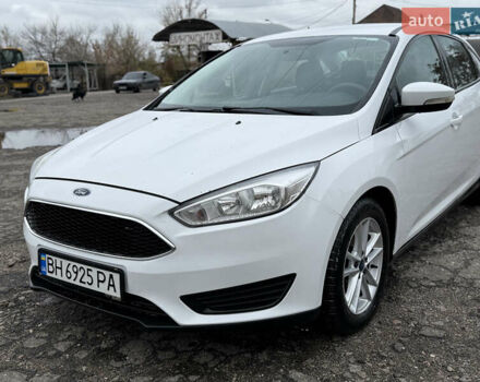 Білий Форд Фокус, об'ємом двигуна 2 л та пробігом 160 тис. км за 8500 $, фото 4 на Automoto.ua