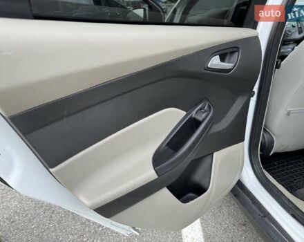 Белый Форд Фокус, объемом двигателя 2 л и пробегом 205 тыс. км за 8300 $, фото 16 на Automoto.ua