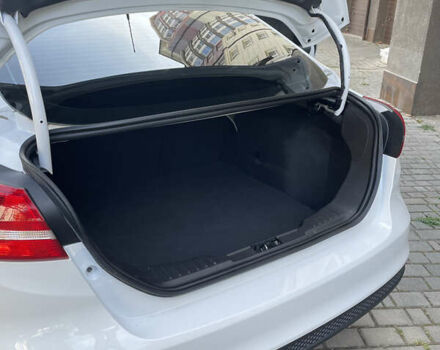 Белый Форд Фокус, объемом двигателя 2 л и пробегом 195 тыс. км за 8222 $, фото 22 на Automoto.ua