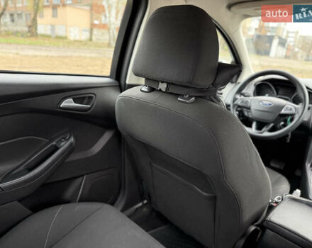 Білий Форд Фокус, об'ємом двигуна 2 л та пробігом 160 тис. км за 8500 $, фото 13 на Automoto.ua