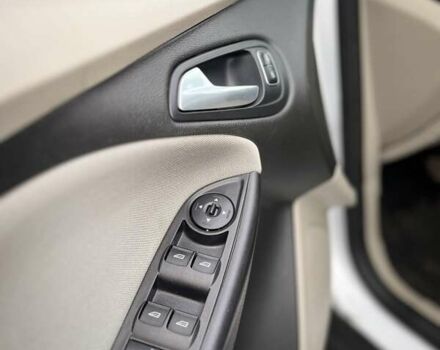 Белый Форд Фокус, объемом двигателя 2 л и пробегом 205 тыс. км за 8300 $, фото 36 на Automoto.ua