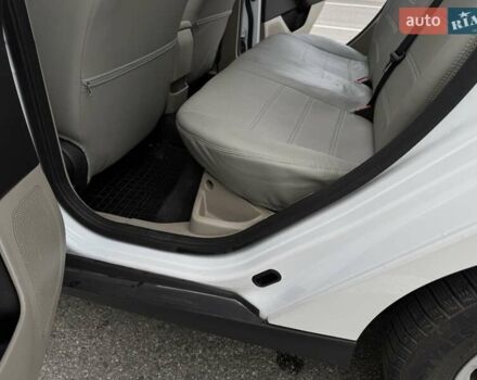 Белый Форд Фокус, объемом двигателя 2 л и пробегом 205 тыс. км за 8300 $, фото 17 на Automoto.ua