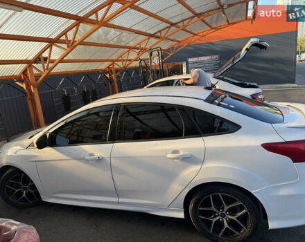 Белый Форд Фокус, объемом двигателя 2 л и пробегом 125 тыс. км за 8900 $, фото 5 на Automoto.ua