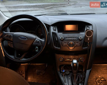 Белый Форд Фокус, объемом двигателя 2 л и пробегом 223 тыс. км за 8000 $, фото 8 на Automoto.ua