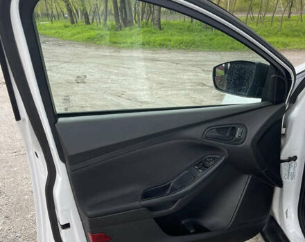 Форд Фокус 2015 у Горішні Плавні (Комсомольськ) на Automoto.ua Білий Форд Фокус, об'ємом двигуна 2 л та пробігом 165 тис. км за 6999 $, фото 7 на Automoto.ua