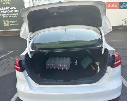 Белый Форд Фокус, объемом двигателя 2 л и пробегом 202 тыс. км за 7600 $, фото 5 на Automoto.ua