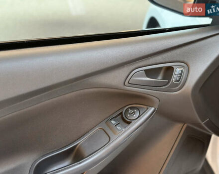 Форд Фокус 2016 в Одессе на Automoto.ua Белый Форд Фокус, объемом двигателя 2 л и пробегом 77 тыс. км за 7500 $, фото 16 на Automoto.ua