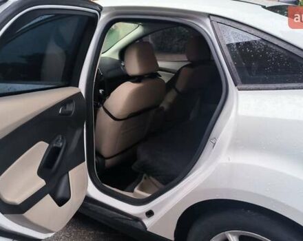 Белый Форд Фокус, объемом двигателя 2 л и пробегом 136 тыс. км за 9200 $, фото 2 на Automoto.ua