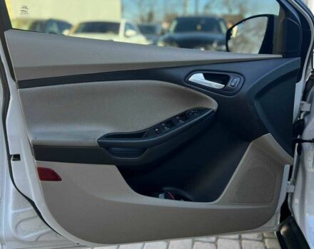 Белый Форд Фокус, объемом двигателя 2 л и пробегом 196 тыс. км за 9700 $, фото 7 на Automoto.ua