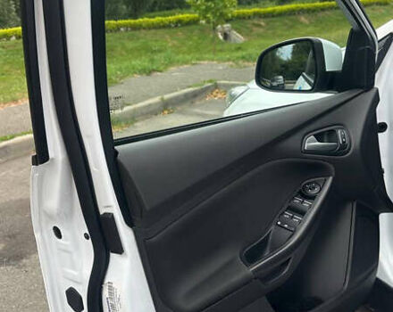 Белый Форд Фокус, объемом двигателя 1.6 л и пробегом 93 тыс. км за 9500 $, фото 7 на Automoto.ua