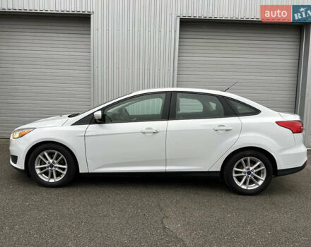 Білий Форд Фокус, об'ємом двигуна 2 л та пробігом 137 тис. км за 8400 $, фото 4 на Automoto.ua
