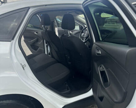 Белый Форд Фокус, объемом двигателя 1.6 л и пробегом 61 тыс. км за 8900 $, фото 11 на Automoto.ua