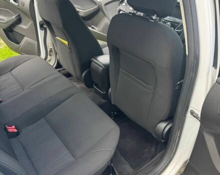 Белый Форд Фокус, объемом двигателя 2 л и пробегом 240 тыс. км за 7000 $, фото 5 на Automoto.ua