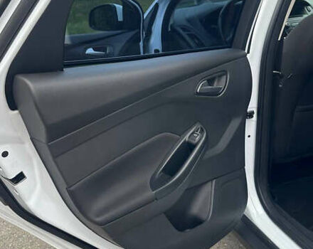 Белый Форд Фокус, объемом двигателя 1.6 л и пробегом 93 тыс. км за 9500 $, фото 6 на Automoto.ua