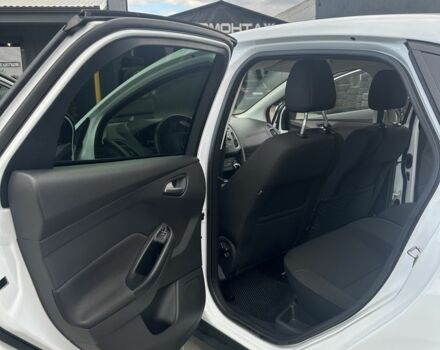 Форд Фокус 2017 в Черновцах на Automoto.ua Белый Форд Фокус, объемом двигателя 1.6 л и пробегом 61 тыс. км за 8900 $, фото 9 на Automoto.ua