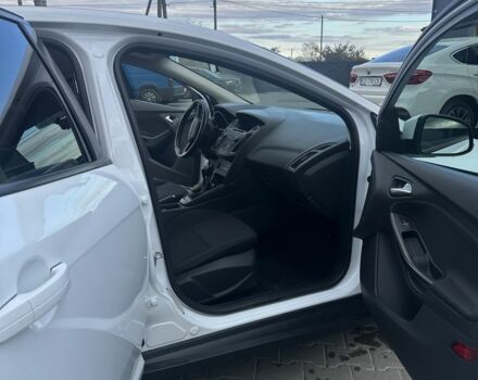 Форд Фокус 2017 в Черновцах на Automoto.ua Белый Форд Фокус, объемом двигателя 1.6 л и пробегом 61 тыс. км за 8900 $, фото 12 на Automoto.ua