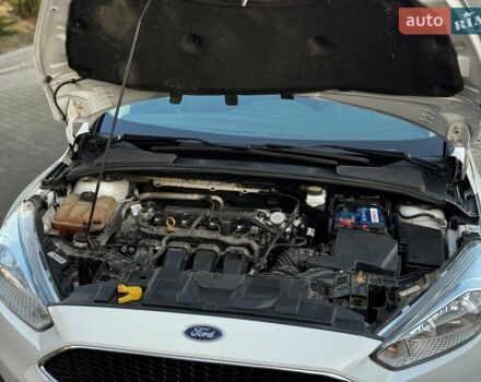 Белый Форд Фокус, объемом двигателя 2 л и пробегом 70 тыс. км за 9500 $, фото 16 на Automoto.ua