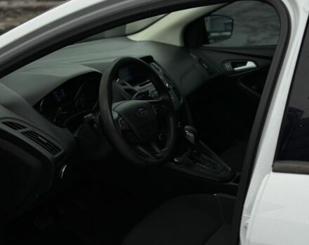 Білий Форд Фокус, об'ємом двигуна 2 л та пробігом 138 тис. км за 8200 $, фото 4 на Automoto.ua