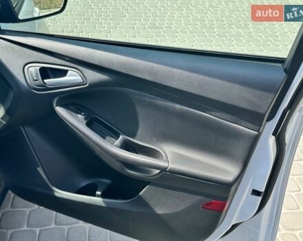 Белый Форд Фокус, объемом двигателя 2 л и пробегом 193 тыс. км за 10500 $, фото 13 на Automoto.ua