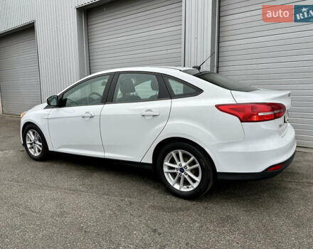 Білий Форд Фокус, об'ємом двигуна 2 л та пробігом 137 тис. км за 8400 $, фото 3 на Automoto.ua