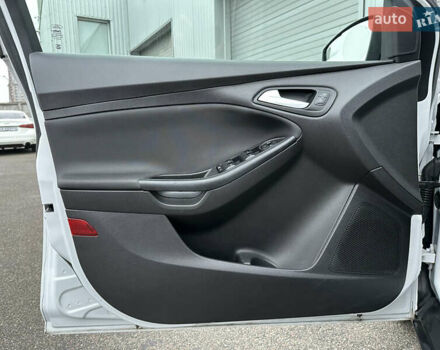 Белый Форд Фокус, объемом двигателя 2 л и пробегом 137 тыс. км за 8700 $, фото 14 на Automoto.ua