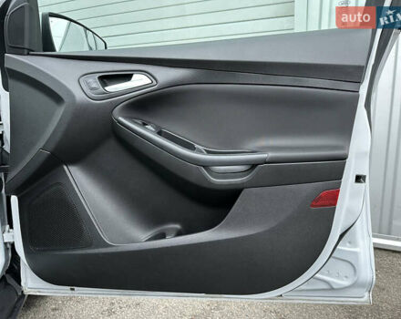 Белый Форд Фокус, объемом двигателя 2 л и пробегом 137 тыс. км за 8700 $, фото 22 на Automoto.ua