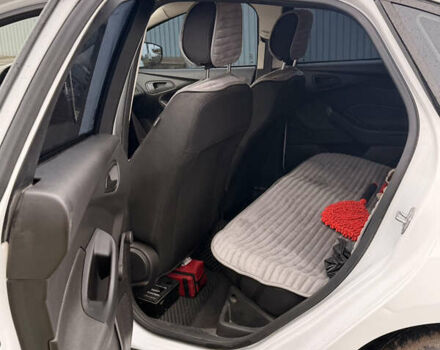 Белый Форд Фокус, объемом двигателя 2 л и пробегом 139 тыс. км за 8500 $, фото 7 на Automoto.ua