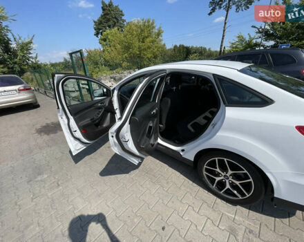 Белый Форд Фокус, объемом двигателя 2 л и пробегом 85 тыс. км за 9500 $, фото 6 на Automoto.ua