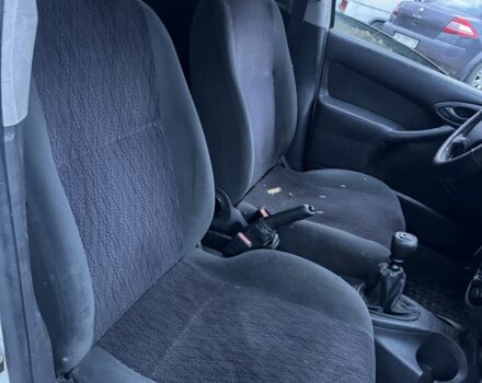 Белый Форд Фокус, объемом двигателя 0 л и пробегом 200 тыс. км за 680 $, фото 6 на Automoto.ua