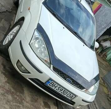 Белый Форд Фокус, объемом двигателя 1.8 л и пробегом 300 тыс. км за 3200 $, фото 1 на Automoto.ua