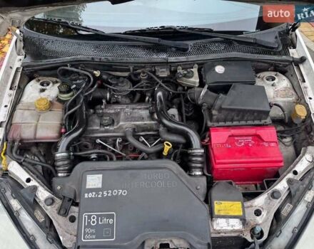 Белый Форд Фокус, объемом двигателя 1.75 л и пробегом 400 тыс. км за 3000 $, фото 1 на Automoto.ua