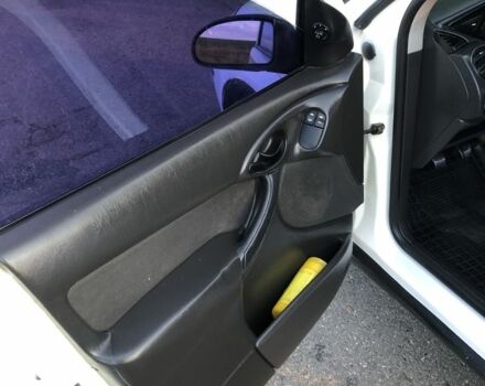 Білий Форд Фокус, об'ємом двигуна 1.6 л та пробігом 269 тис. км за 3000 $, фото 5 на Automoto.ua