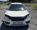 Белый Форд Фокус, объемом двигателя 1.6 л и пробегом 200 тыс. км за 3999 $, фото 1 на Automoto.ua