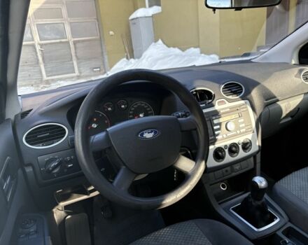 Белый Форд Фокус, объемом двигателя 1.6 л и пробегом 300 тыс. км за 2300 $, фото 4 на Automoto.ua