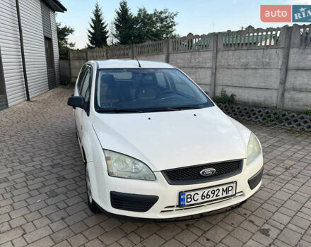 Белый Форд Фокус, объемом двигателя 1.6 л и пробегом 480 тыс. км за 2800 $, фото 3 на Automoto.ua