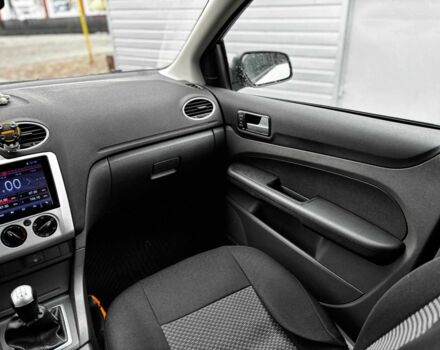 Белый Форд Фокус, объемом двигателя 1.6 л и пробегом 287 тыс. км за 4500 $, фото 12 на Automoto.ua