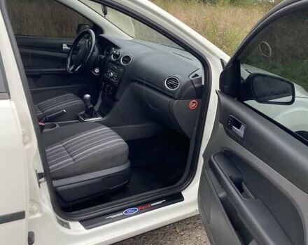 Белый Форд Фокус, объемом двигателя 1.6 л и пробегом 250 тыс. км за 4650 $, фото 3 на Automoto.ua