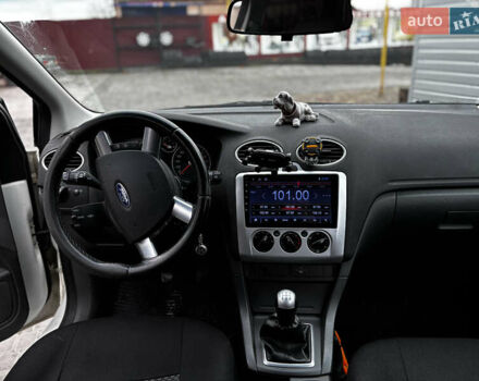 Белый Форд Фокус, объемом двигателя 1.6 л и пробегом 287 тыс. км за 4500 $, фото 10 на Automoto.ua