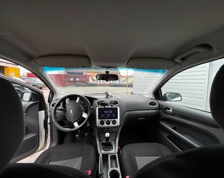 Белый Форд Фокус, объемом двигателя 1.6 л и пробегом 287 тыс. км за 4500 $, фото 14 на Automoto.ua