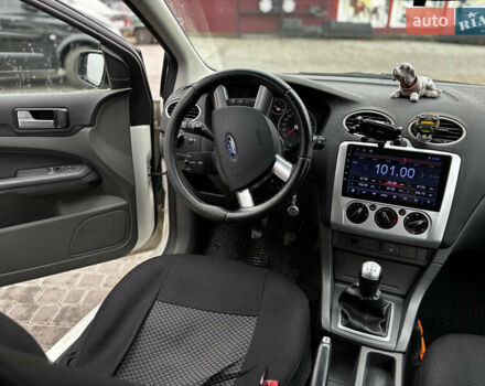 Белый Форд Фокус, объемом двигателя 1.6 л и пробегом 287 тыс. км за 4500 $, фото 12 на Automoto.ua