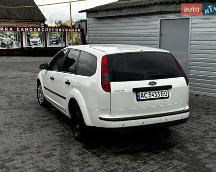 Белый Форд Фокус, объемом двигателя 1.6 л и пробегом 287 тыс. км за 4500 $, фото 1 на Automoto.ua