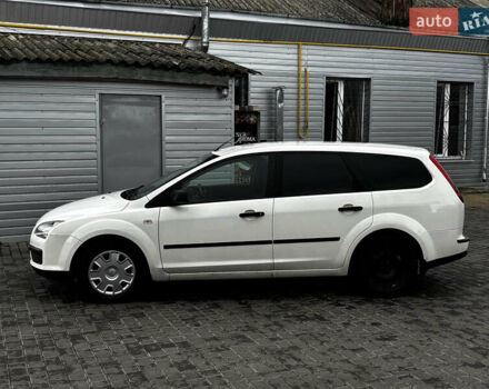 Белый Форд Фокус, объемом двигателя 1.6 л и пробегом 287 тыс. км за 4500 $, фото 3 на Automoto.ua