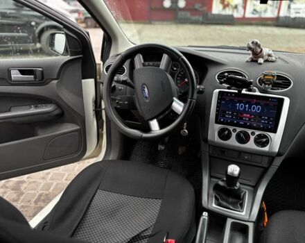 Белый Форд Фокус, объемом двигателя 1.6 л и пробегом 287 тыс. км за 4500 $, фото 13 на Automoto.ua