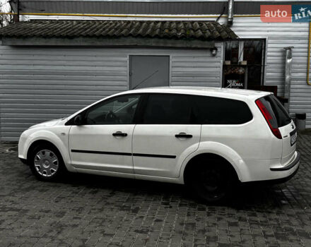 Белый Форд Фокус, объемом двигателя 1.6 л и пробегом 287 тыс. км за 4500 $, фото 2 на Automoto.ua