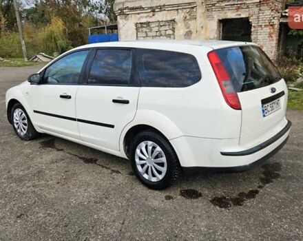 Белый Форд Фокус, объемом двигателя 1.6 л и пробегом 295 тыс. км за 3300 $, фото 6 на Automoto.ua