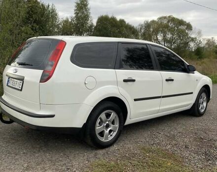 Белый Форд Фокус, объемом двигателя 1.6 л и пробегом 250 тыс. км за 4650 $, фото 2 на Automoto.ua