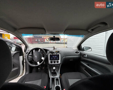 Белый Форд Фокус, объемом двигателя 1.6 л и пробегом 287 тыс. км за 4500 $, фото 13 на Automoto.ua