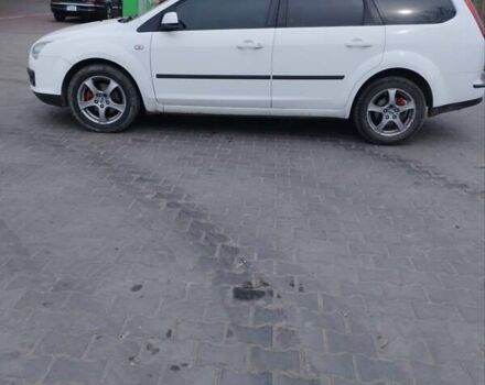 Білий Форд Фокус, об'ємом двигуна 1.6 л та пробігом 320 тис. км за 4500 $, фото 2 на Automoto.ua